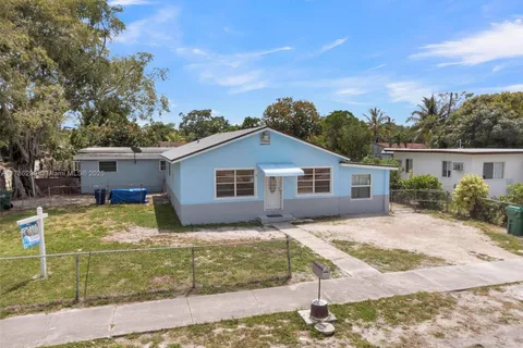 1006 NW 112th Ter, Miami FL 33168