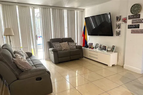 8820 Fontainebleau Blvd # 104, Miami FL 33172