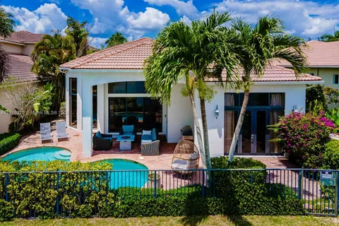 17937 Villa Club Way, Boca Raton FL 33496