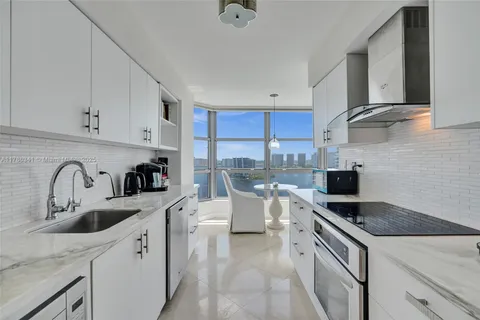 3500 Mystic Pointe Dr # 2101, Aventura FL 33180