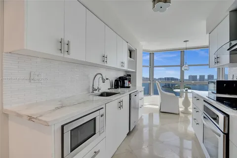 3500 Mystic Pointe Dr # 2101, Aventura FL 33180