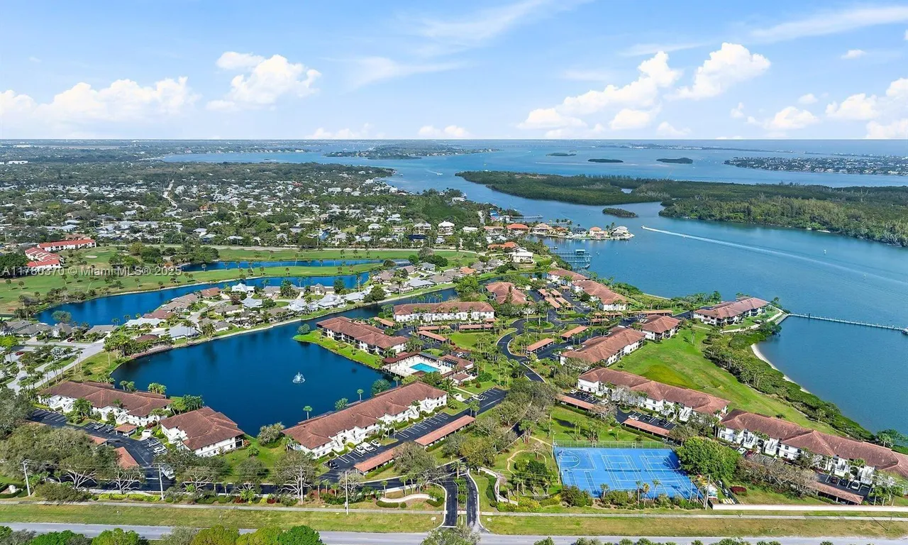 6081 SE Landing Way # 8, Stuart FL 34997