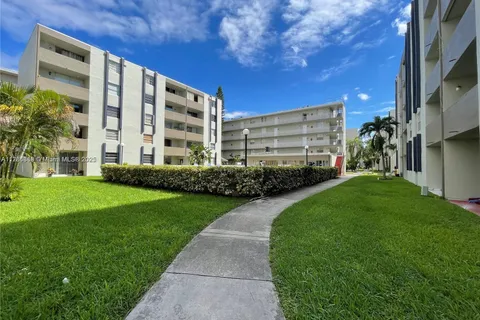 10000 NW 80th Ct # 2523, Hialeah Gardens FL 33016