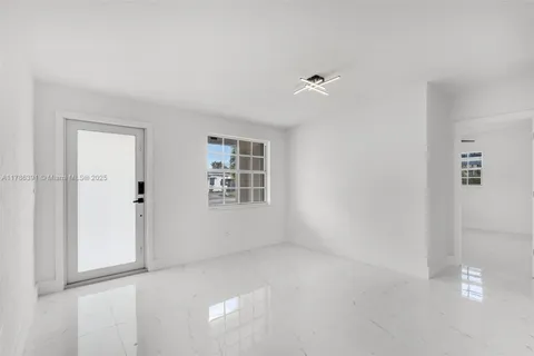 6372 SW 32nd St, Miami FL 33155