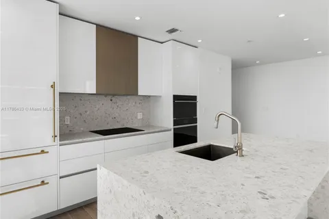2678 Tigertail Ave # 1707, Miami FL 33133
