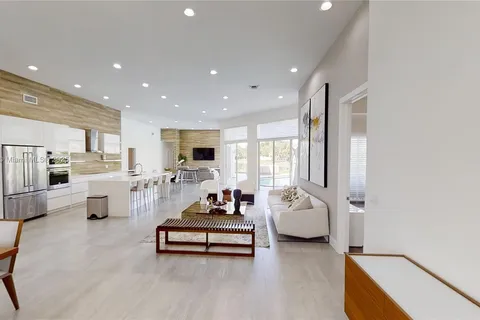 3050 Lakewood Dr # 0, Weston FL 33332