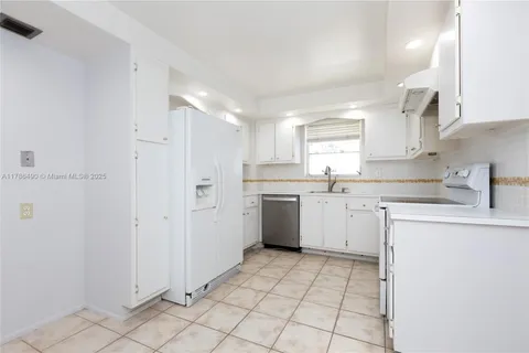 2750 NE 183rd St # 511, Aventura FL 33160