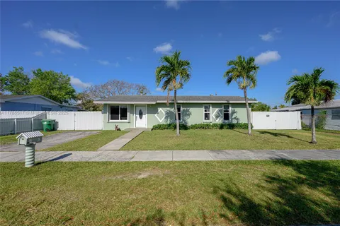 19820 Dothan Rd, Cutler Bay FL 33157