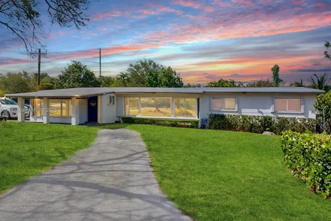 9925 SW 82nd Ave, Miami FL 33156