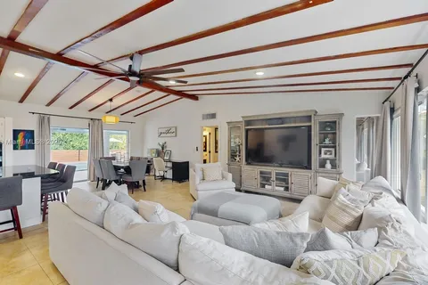 9925 SW 82nd Ave, Miami FL 33156