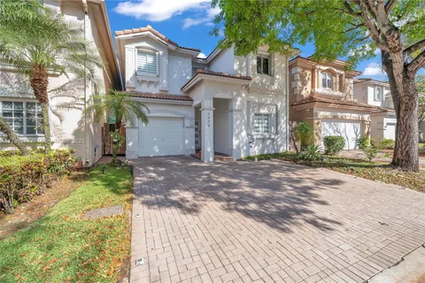 6694 NW 107th Pl, Doral FL 33178