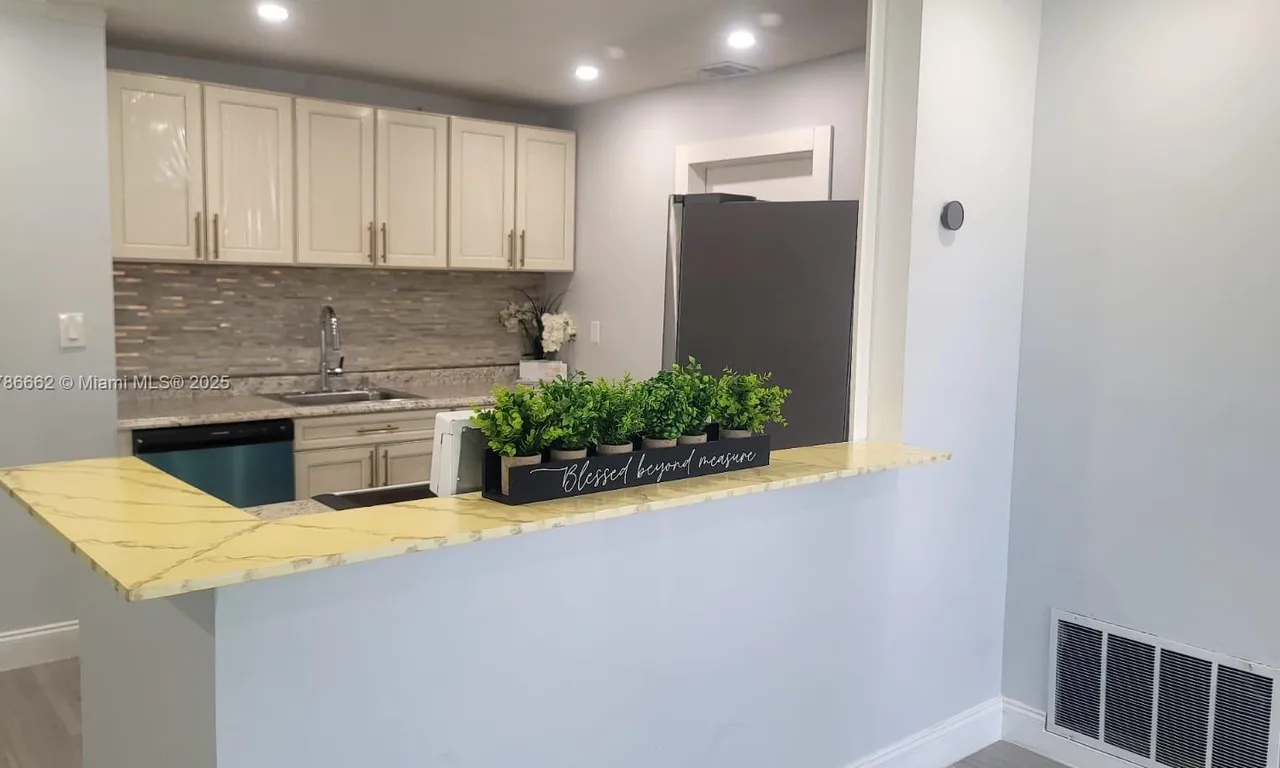 7206 NW 57th Ct, Tamarac FL 33321