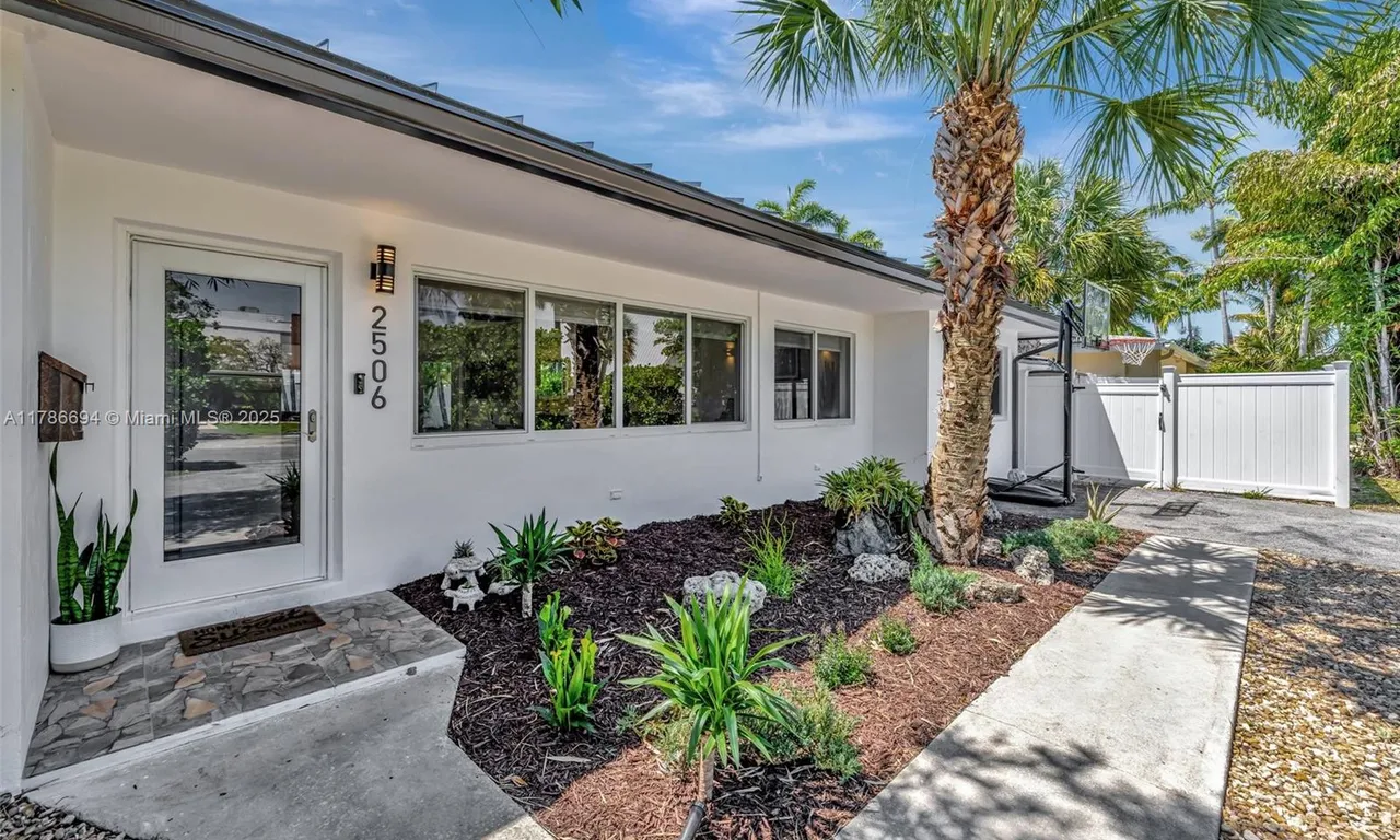 2506 NE 30th St, Fort Lauderdale FL 33306