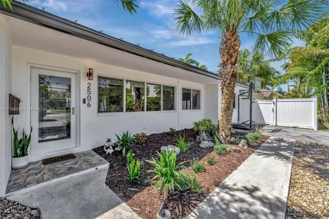 2506 NE 30th St, Fort Lauderdale FL 33306