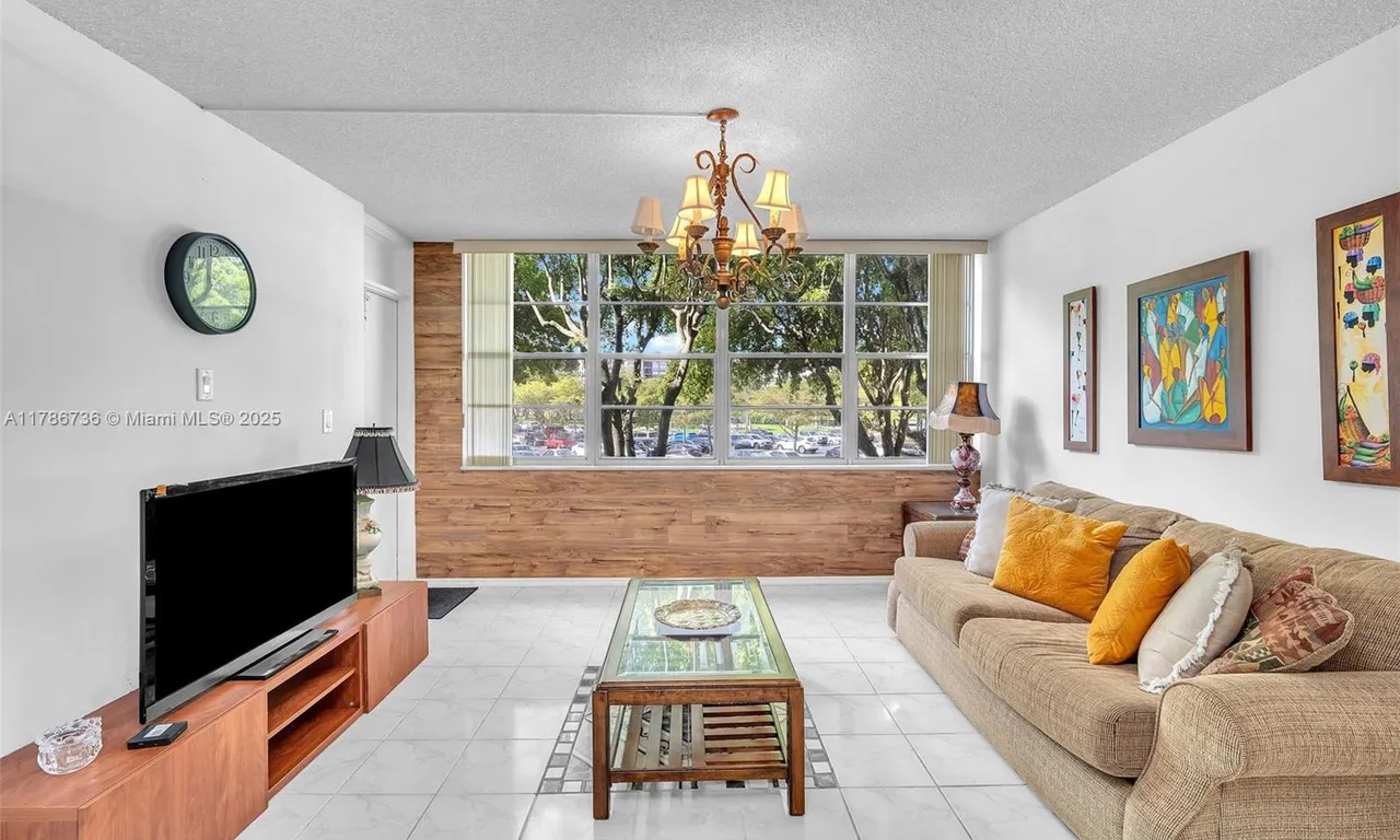 1400 Saint Charles Pl # 214, Pembroke Pines FL 33026