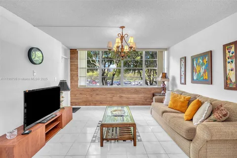 1400 Saint Charles Pl # 214, Pembroke Pines FL 33026