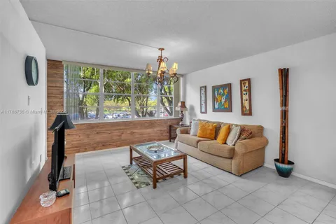 1400 Saint Charles Pl # 214, Pembroke Pines FL 33026