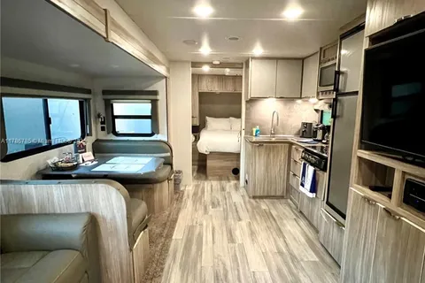 199.. SW 188 # 1, Miami FL 33187