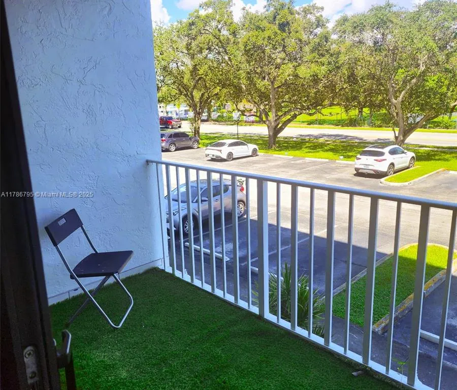 901 Hillcrest Dr # 211, Hollywood FL 33021