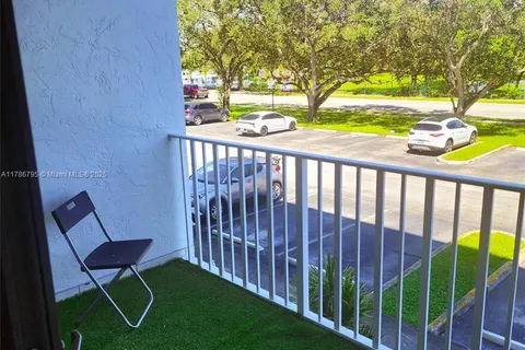 901 Hillcrest Dr # 211, Hollywood FL 33021