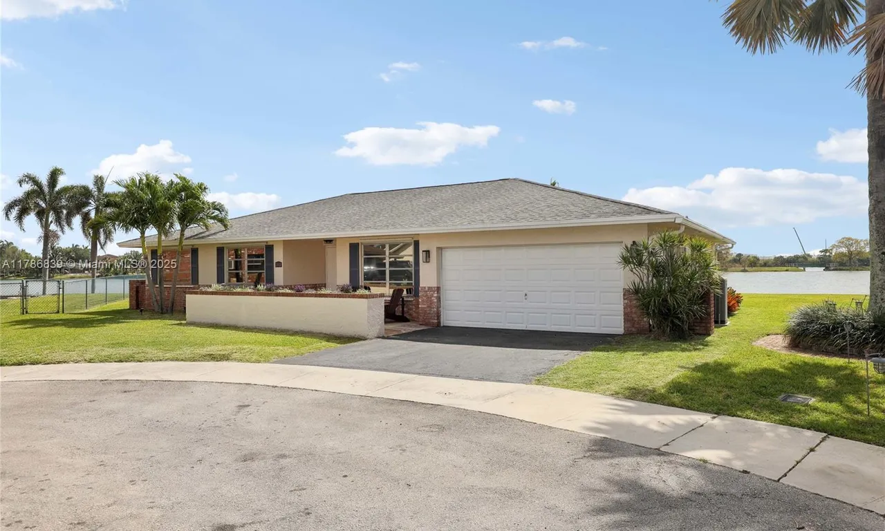 1840 NW 40th Ct, Oakland Park FL 33309