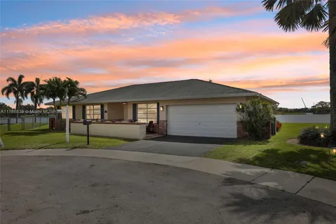 1840 NW 40th Ct, Oakland Park FL 33309