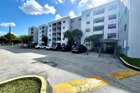 8145 NW 7th St # 404, Miami FL 33126