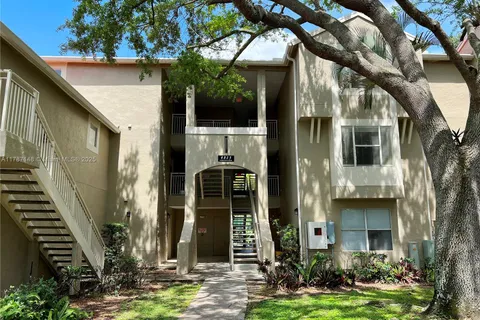 1825 Palm Cove Blvd # 304, Delray Beach FL 33445