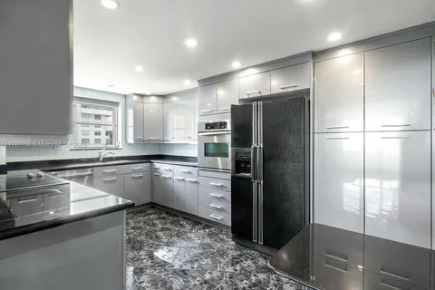 2750 NE 183rd St # 1805, Aventura FL 33160