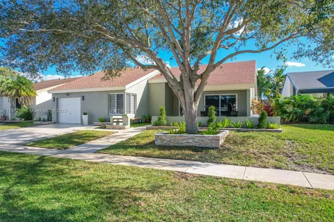 16780 Redwood Way, Weston FL 33326
