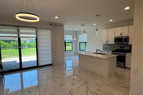 12612 SW Green Creek Dr, Port St. Lucie FL 34987
