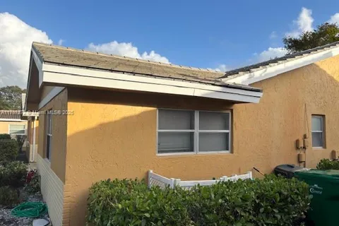 8444 NW 23rd Mnr, Coral Springs FL 33065