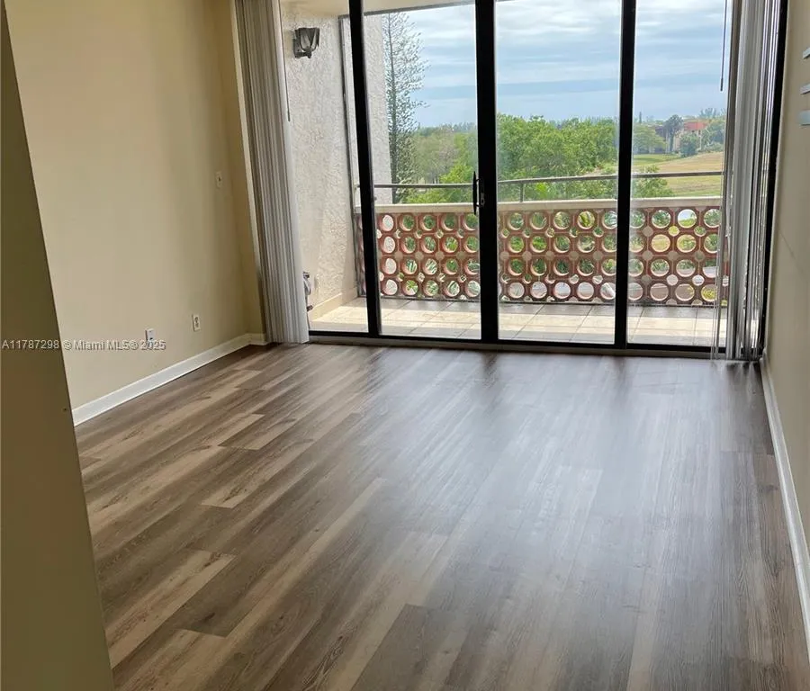 4222 Inverrary Blvd # 4512, Lauderhill FL 33319