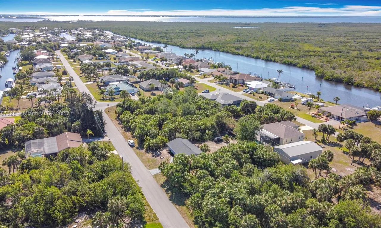 18515 Aryshire Cir, Port Charlotte FL 33948