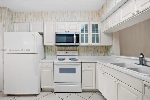 12547 Imperial Isle Dr # 204, Boynton Beach FL 33437