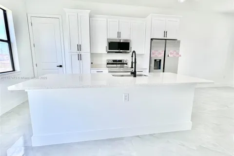 2819 18TH ST SW, Lehigh Acres FL 33976