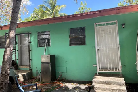 7803 NW Miami Pl, Miami FL 33150