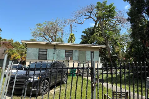 7803 NW Miami Pl, Miami FL 33150