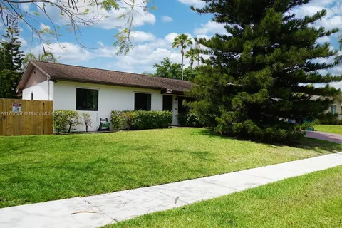 19612 SW 87th Pl, Cutler Bay FL 33157