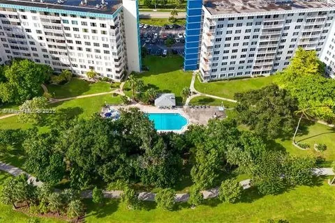 4200 Hillcrest Dr # 1017, Hollywood FL 33021