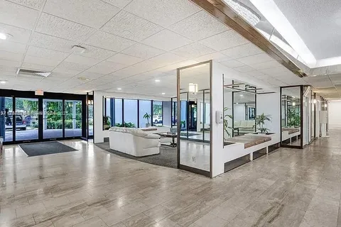 4200 Hillcrest Dr # 1017, Hollywood FL 33021
