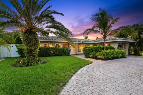 4231 NE 16th Ave, Oakland Park FL 33334