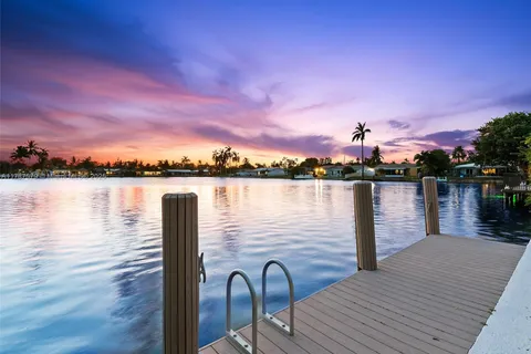 4231 NE 16th Ave, Oakland Park FL 33334