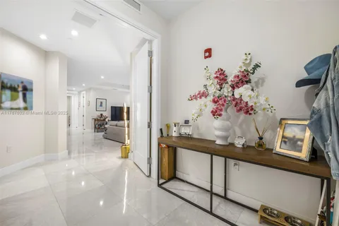 718 Valencia Ave # 206, Coral Gables FL 33134