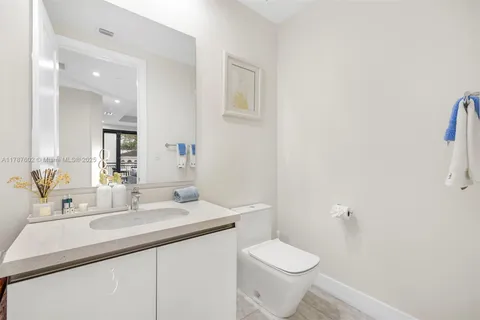 718 Valencia Ave # 206, Coral Gables FL 33134