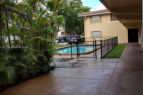 8704 NW 35th St # 105, Coral Springs FL 33065