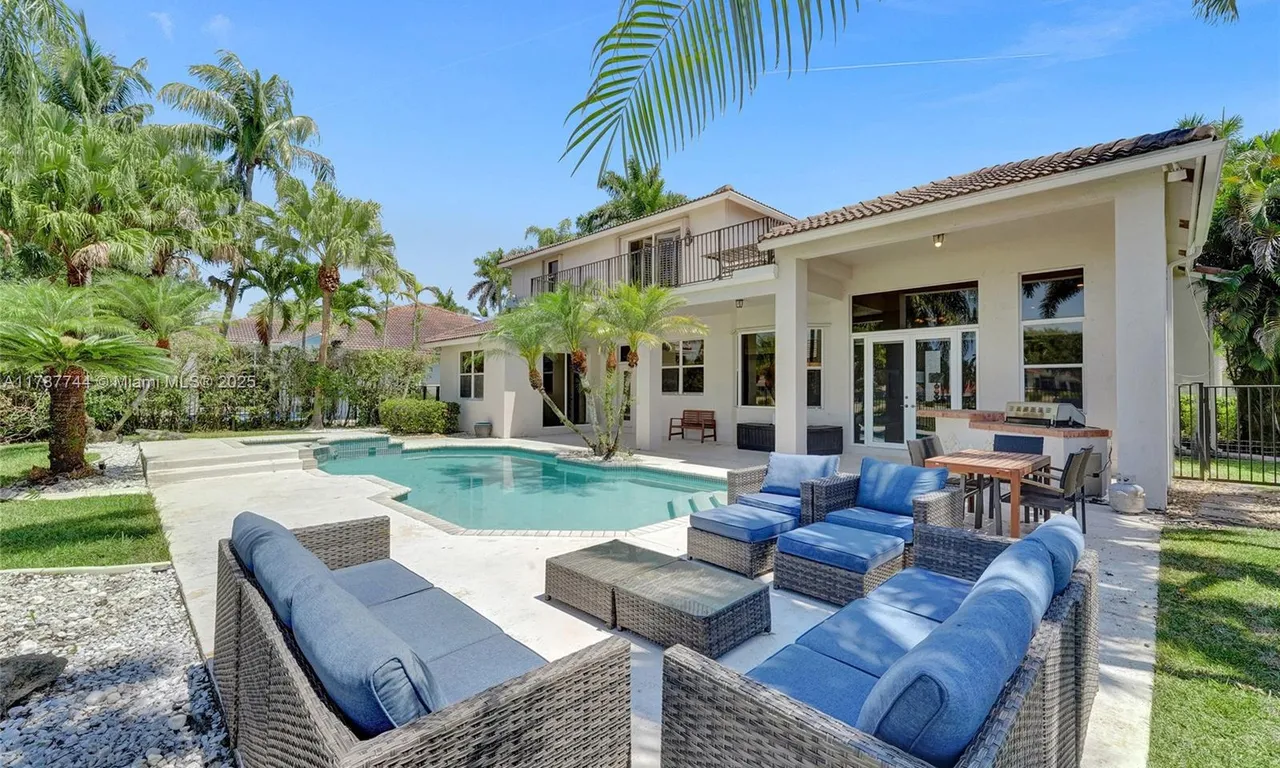 2523 Eagle Run Dr., Weston FL 33327