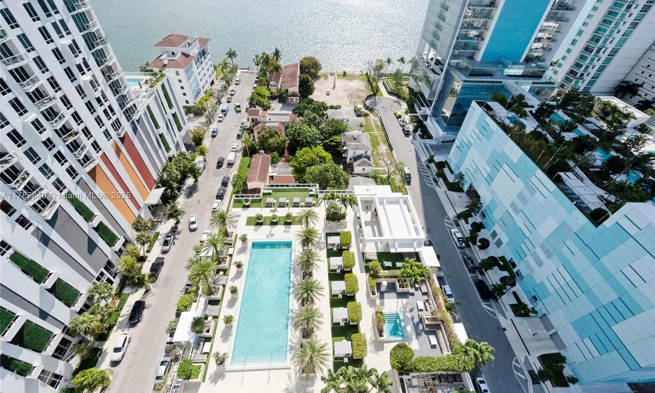 600 NE 27th St # 2103, Miami FL 33137