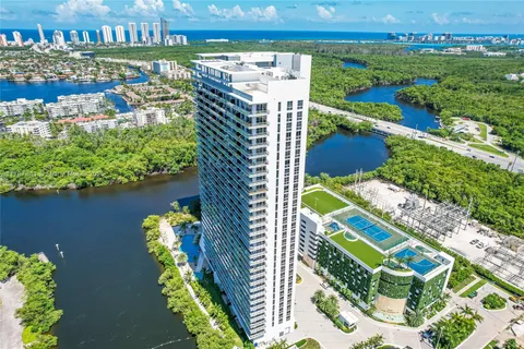 16385 Biscayne Blvd # 1404, North Miami Beach FL 33160