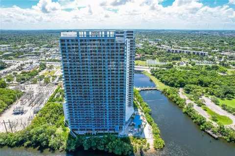 16385 Biscayne Blvd # 1404, North Miami Beach FL 33160